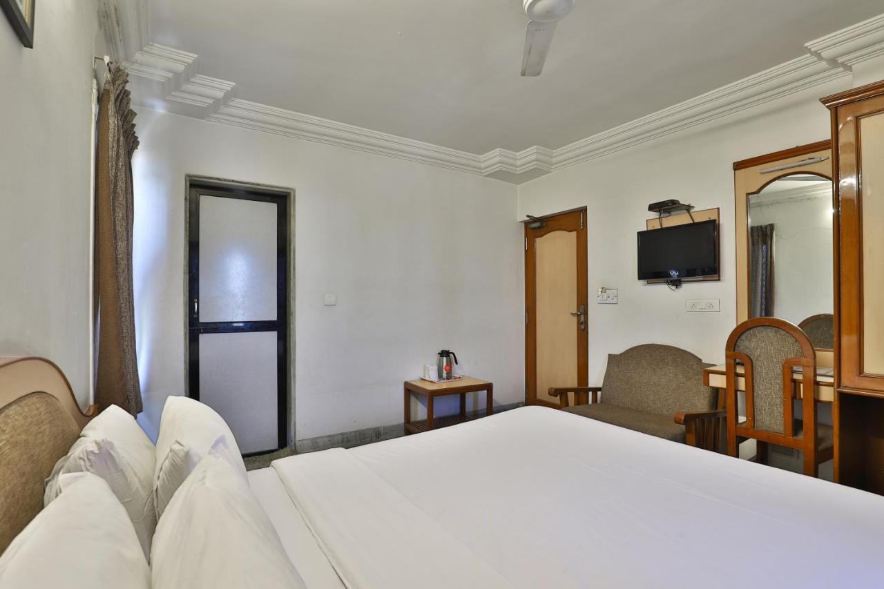 Hotel Midtown Сурат Екстер'єр фото