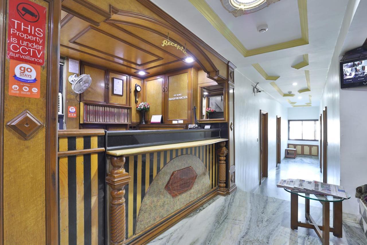 Hotel Midtown Сурат Екстер'єр фото