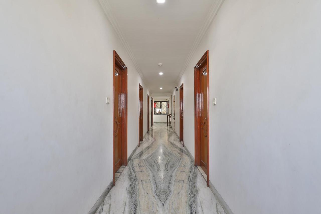 Hotel Midtown Сурат Екстер'єр фото