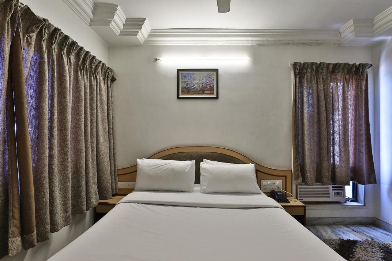 Hotel Midtown Сурат Екстер'єр фото